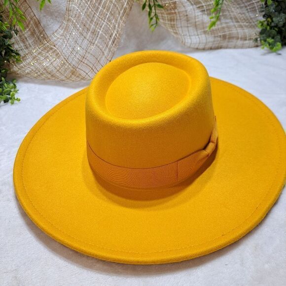 NWOT Womens Hat main image 4